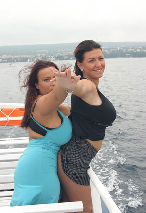 18 year old girl sexys her sisters boyfriend and sends her the selfie as proof